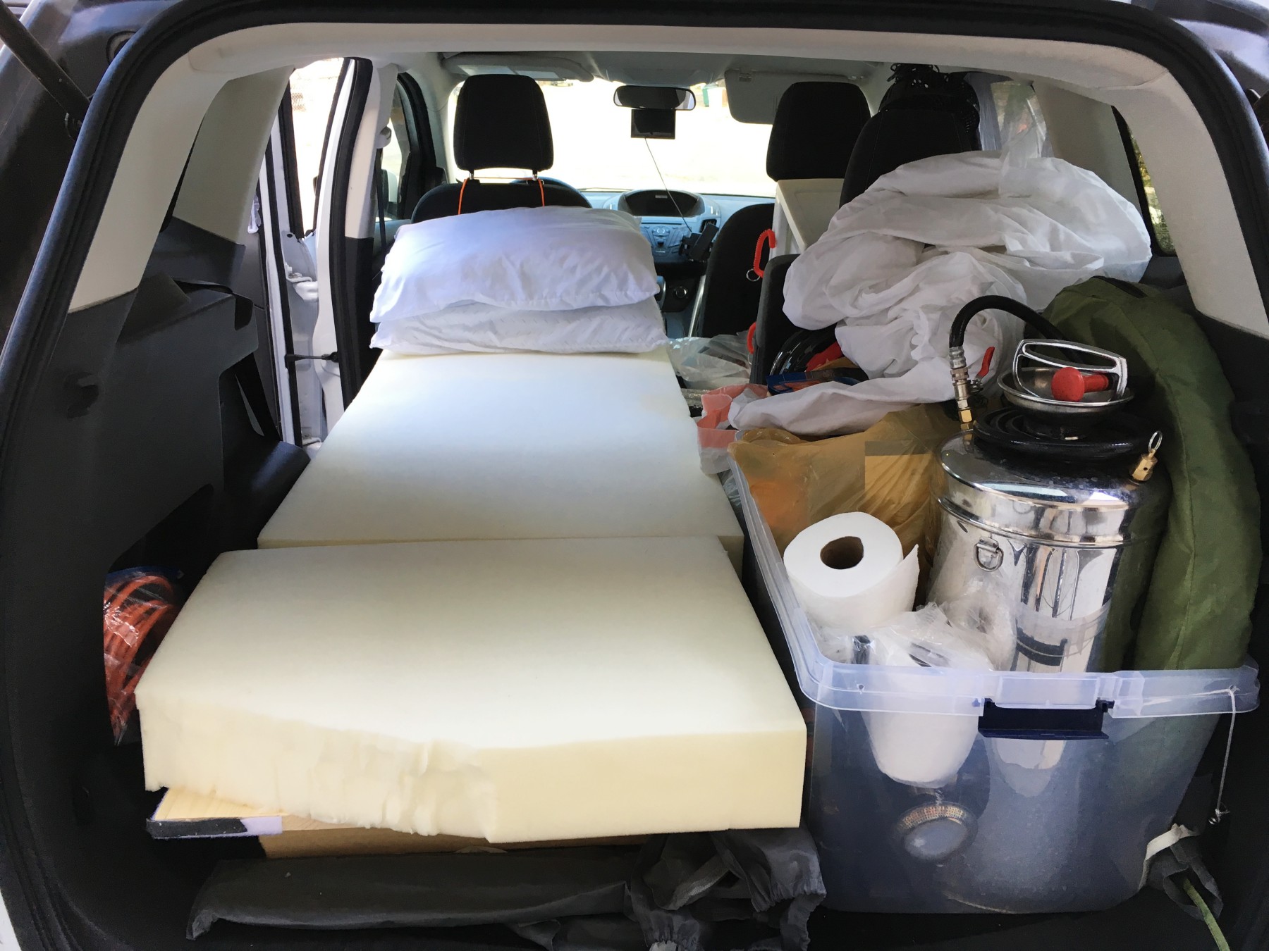 mattress on top of a ford escape