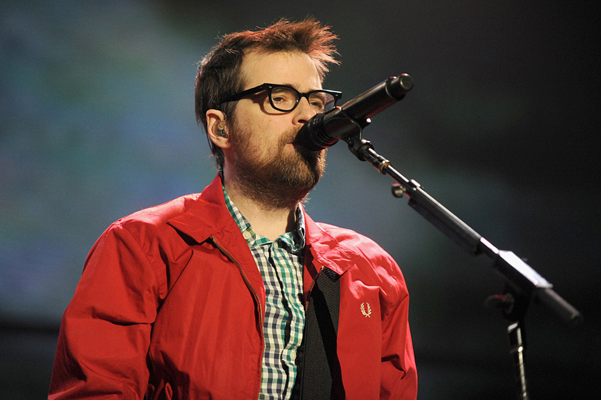 Did the lead singer of Weezer go to Harvard?