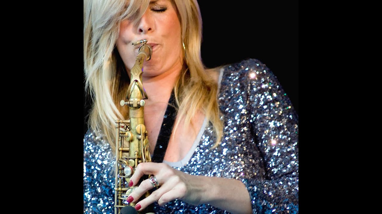 Does Candy Dulfer still tour?