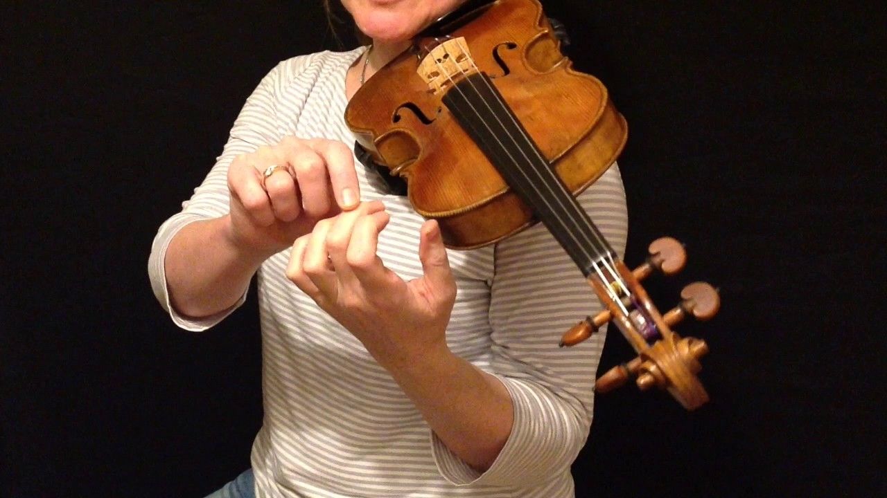 How do you do a vibrato whistle?