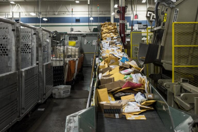 how-long-does-a-package-stay-at-a-usps-distribution-center