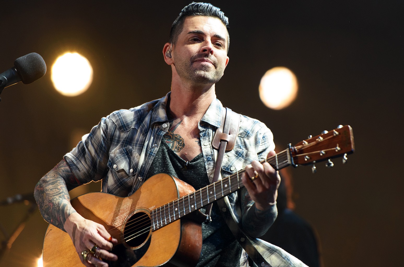 Where is Chris Carrabba now?