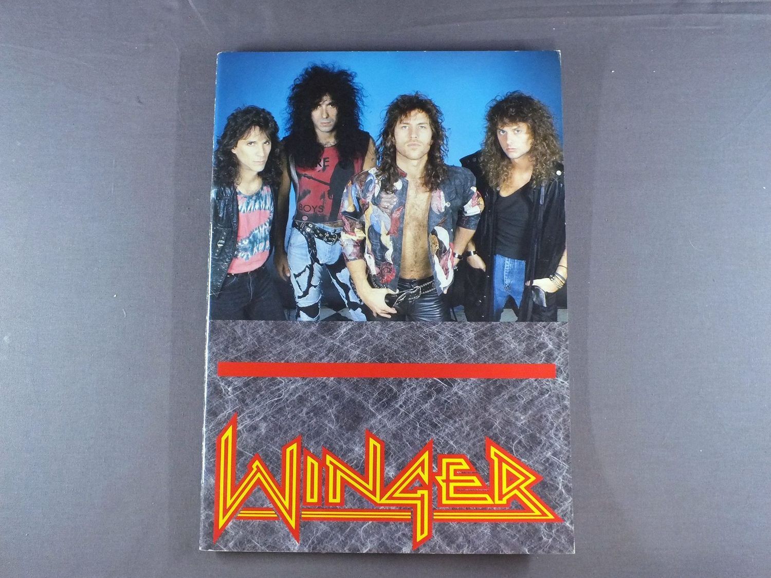 Who did winger tour with in 1989?